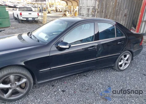 2005 Mercedes-Benz C 230 Kompressor Sport z USA, uszkodzony, nr VIN WDBRF40J75F681718